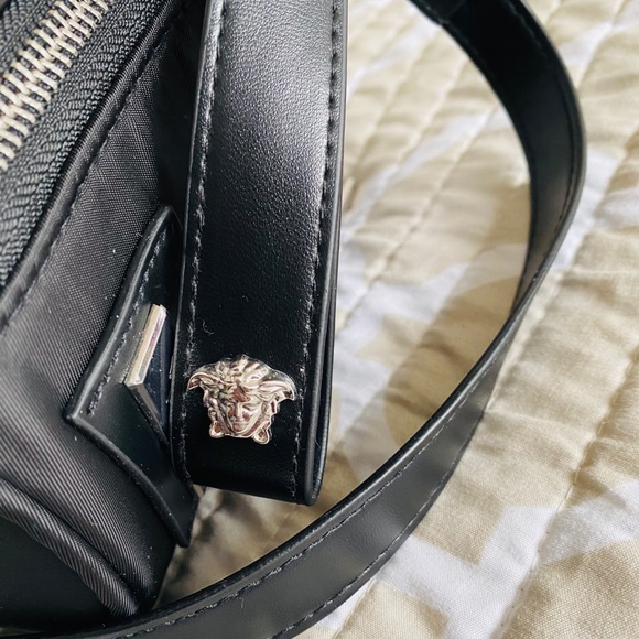 Versace Bucket crossbody bag - Picture 4 of 6